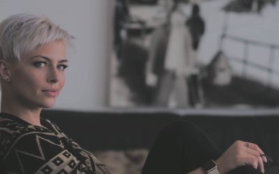 2000×1000-unsplash-bg-meet-sarah-2-400×250