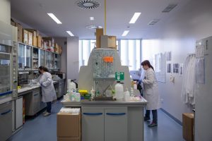 El IACS: Innovación y conocimiento en salud fotografía laboratorio CIBA