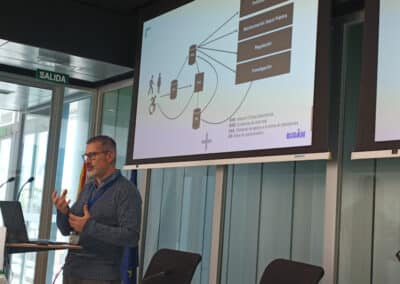 Carlos Tellería explica BIGAN en el salón de actos del CIBA en la reunión interna de twinning de Procure4Health el 11 de abril