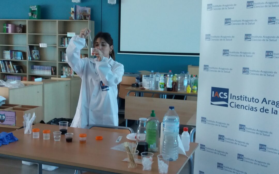 Talleres de extracción de ADN y medición de PH con Beatriz Jimeno y Giuseppe Lattanzio en el colegio Pilar Bayona de Cuarte de Huerva por el #díamujeryniñaenciencia #11F #mujeryciencia